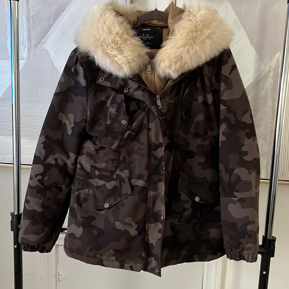 Womens parka with removable fur hood